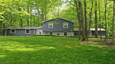 431 Somerset Drive, Chagrin Falls, OH 44022