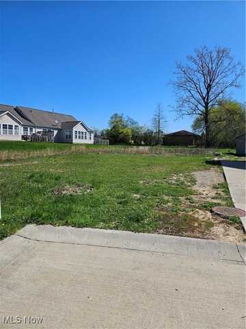 66 Hubbell Way, Bedford, OH 44146