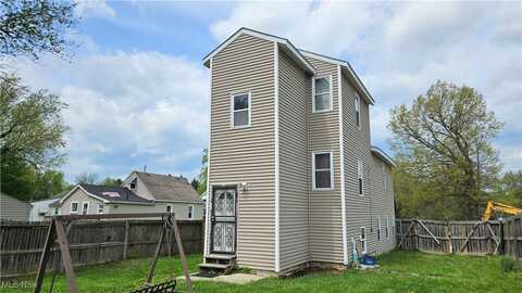 924 Grace Street, Sheffield Village, OH 44055