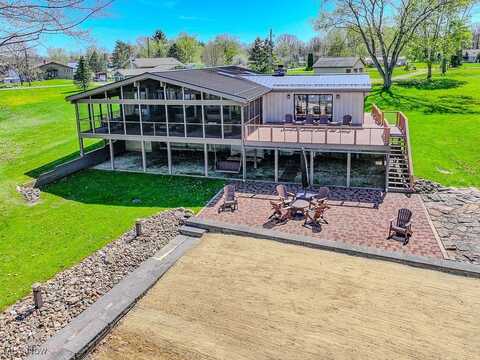 488 Peacock Lane, Roaming Shores, OH 44084