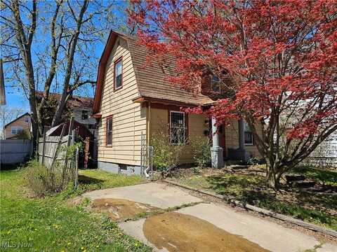 1388 Penhurst Road, Cleveland, OH 44110