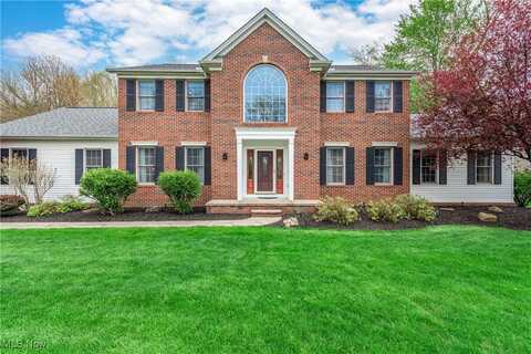 8055 Sandstone Drive, Sagamore Hills, OH 44067