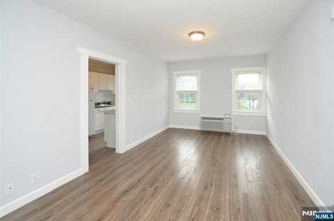 190 Rock Road 2B, Glen Rock, NJ 07452