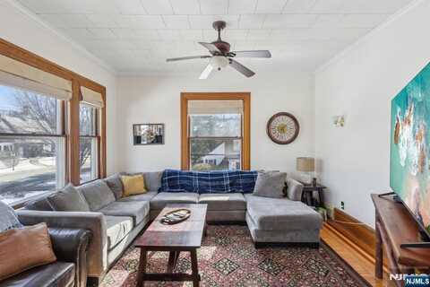 587 Wyckoff Avenue 2, Wyckoff, NJ 07481