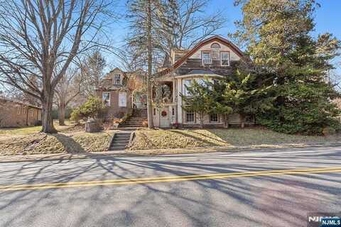 400 Goffle Hill Road, Hawthorne, NJ 07506