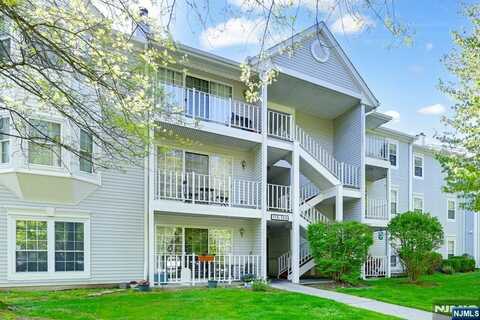 116 Raintree Lane, Mahwah, NJ 07430