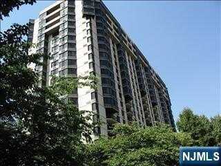 1265 15th Street 10E, Fort Lee, NJ 07024