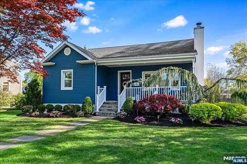 31 Caroline Avenue, Pequannock, NJ 07444