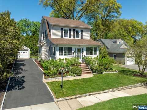 611 Albert Place, Ridgewood, NJ 07450