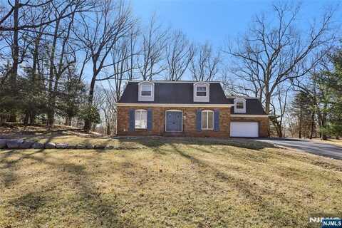 733 Rivenwood Road, Franklin Lakes, NJ 07417