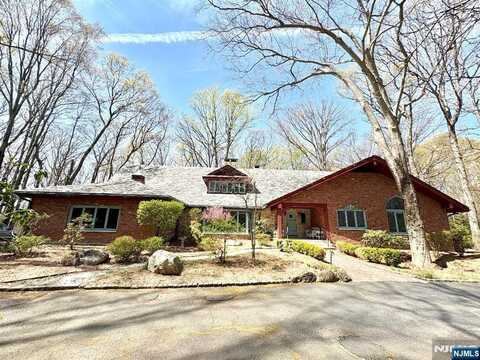 17 Deerhill Drive, Ho Ho Kus, NJ 07423