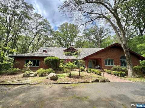 17 Deerhill Drive, Ho Ho Kus, NJ 07423
