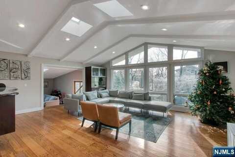 50 Leonard Avenue, Tenafly, NJ 07670