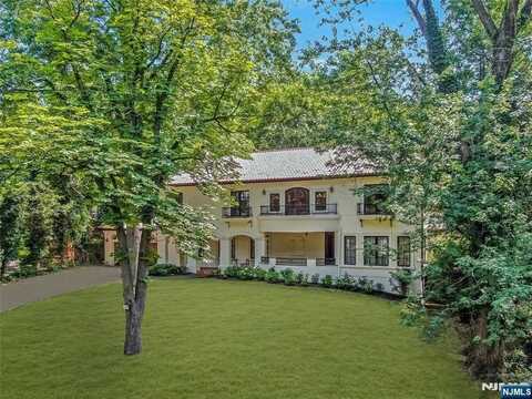 285 Arch Road, Englewood, NJ 07631