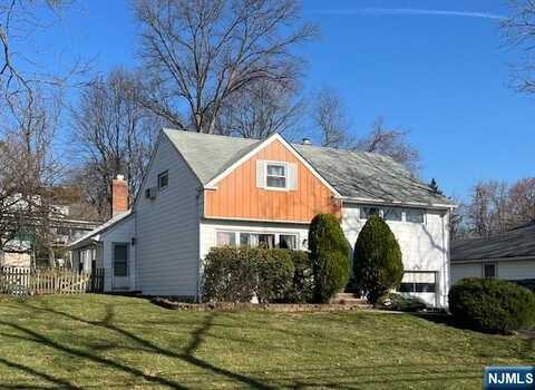 920 E Lawn Drive, Teaneck, NJ 07666