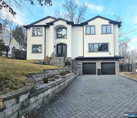 108 Serpentine Road, Demarest, NJ 07627