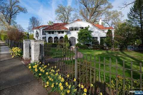 353 Highland Avenue, Ridgewood, NJ 07450