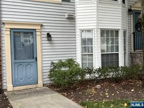 795 Sassafras Court, Mahwah, NJ 07430