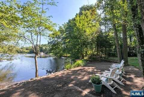 396 Crescent Drive, Franklin Lakes, NJ 07417