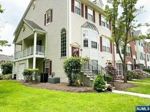 1308 Persimmon Court, Mahwah, NJ 07430