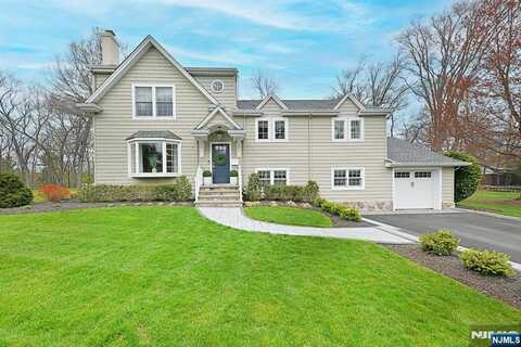25 Addison Place, Ho Ho Kus, NJ 07423