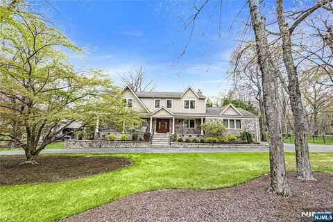 102 Woodcrest Drive, Woodcliff Lake, NJ 07677
