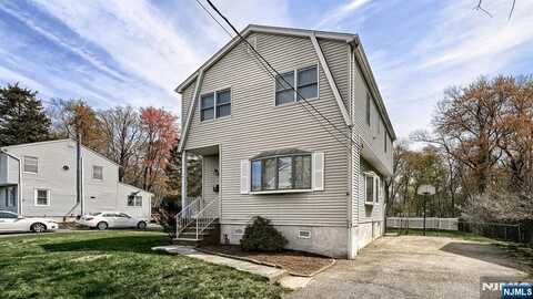8 Lyman Avenue, Pequannock, NJ 07440