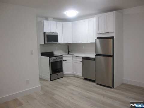119 1st Street 8B, Hackensack, NJ 07601