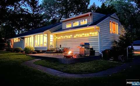 87 Stony Ridge Drive, Hillsdale, NJ 07642