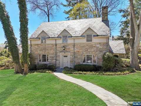 218 Madison Place, Ridgewood, NJ 07450