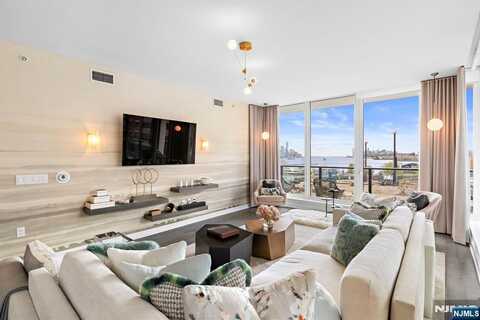 1200 Ave At Port Imperial 518, Weehawken, NJ 07086