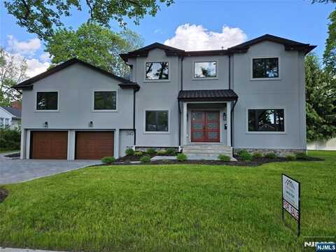 340 Ellen Place, Paramus, NJ 07652