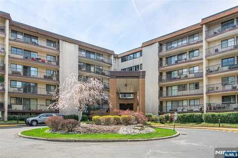 521 S Piermont Avenue 410A, River Vale, NJ 07675