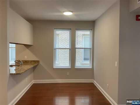 375 Undercliff Avenue 5, Edgewater, NJ 07020