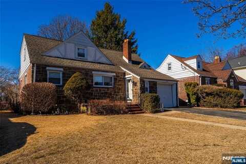 179 Huguenot Drive, New Milford, NJ 07646