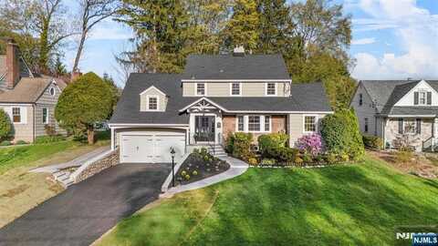 44 Edgewood Drive, Ho Ho Kus, NJ 07423