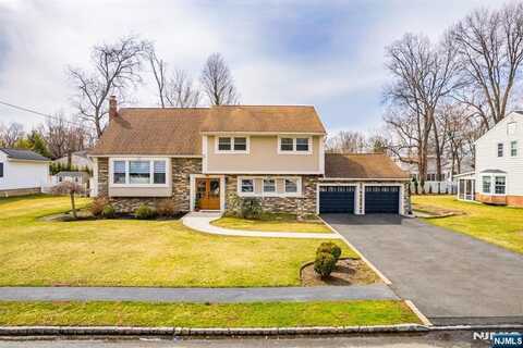 12 Ellis Road, West Caldwell, NJ 07006
