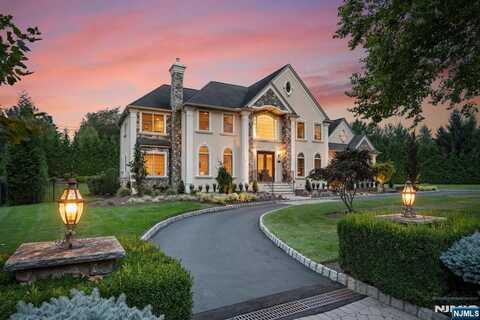 109 Garden Court, Franklin Lakes, NJ 07417