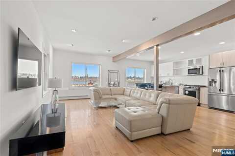 9009 Riverside Place, North Bergen, NJ 07047