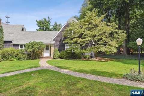 15 E Orchard Street, Allendale, NJ 07401