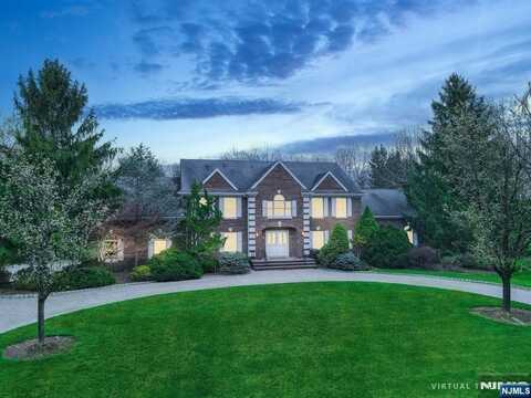 2 W Gate Road, Saddle River, NJ 07458