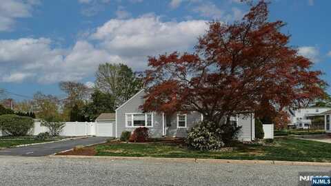 48 Catherine Street, Bloomingdale, NJ 07403