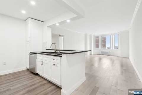 3309 City Place, Edgewater, NJ 07020