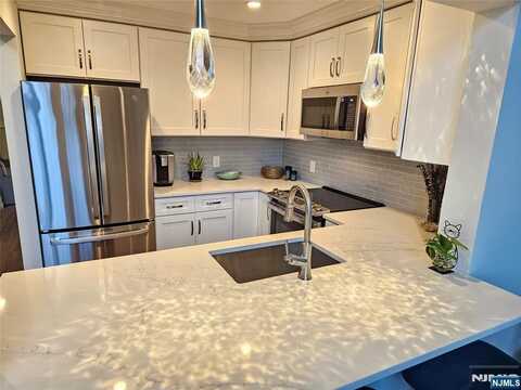 5-22 Maple Crescent, Vernon, NJ 07462