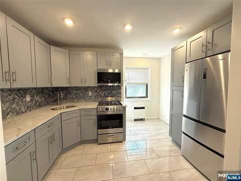 3071 Edwin 1F, Fort Lee, NJ 07024