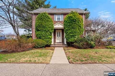 85 W Passaic Street, Maywood, NJ 07607