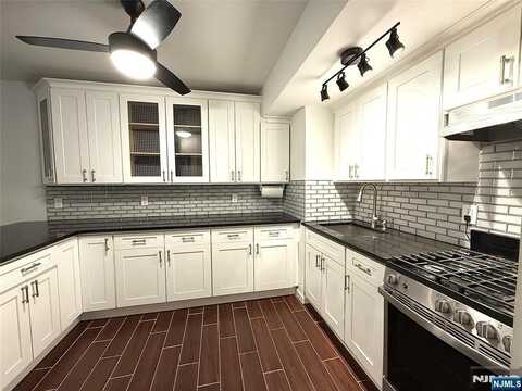 401 Park Place 1D, Fort Lee, NJ 07024