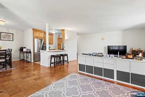 6040 Boulevard East 3H, West New York, NJ 07093