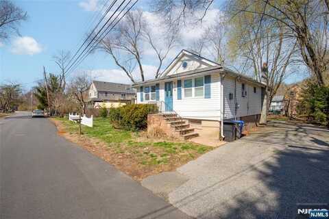 44 Lakeview Terrace, Oakland, NJ 07436