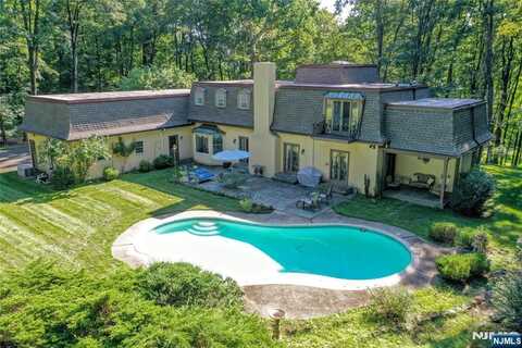 2 E Saddle River Road, Saddle River, NJ 07458